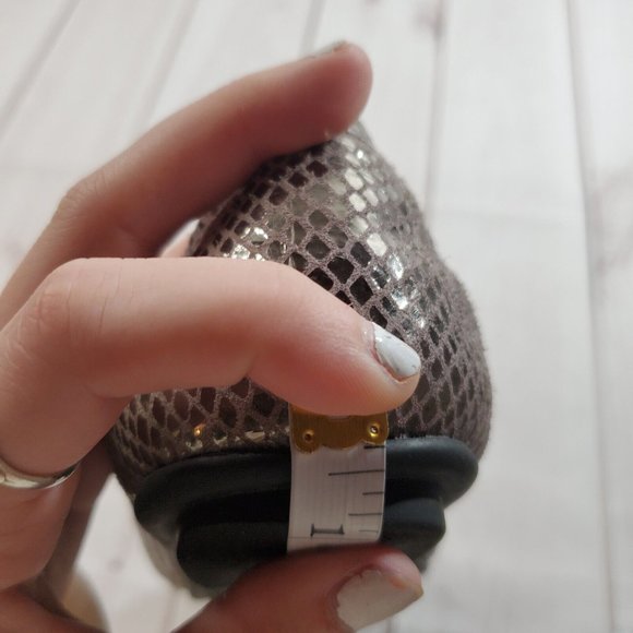 Vionic Flats Loafers 9 Womens Comfort Shoes Silver Gray Metallic Leather Slip On - Picture 10 of 10